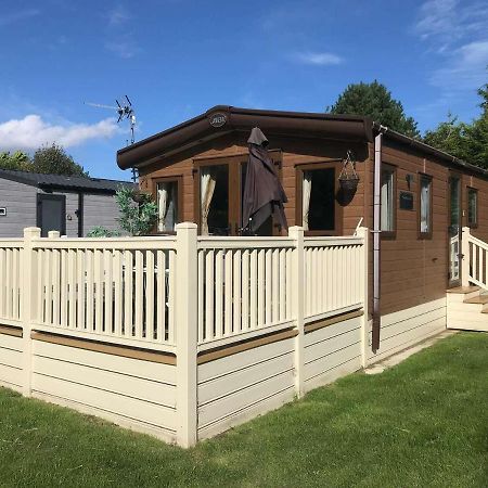 Brooksbank Lodge With Hot Tub Barmby on the Moor Exteriör bild