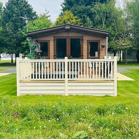 Brooksbank Lodge With Hot Tub Barmby on the Moor Exteriör bild