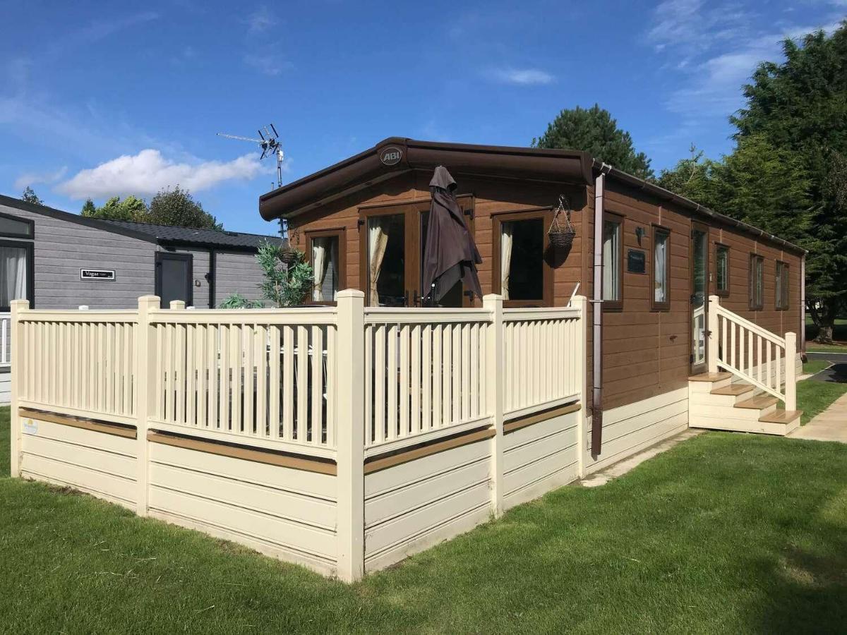 Brooksbank Lodge With Hot Tub Barmby on the Moor Exteriör bild