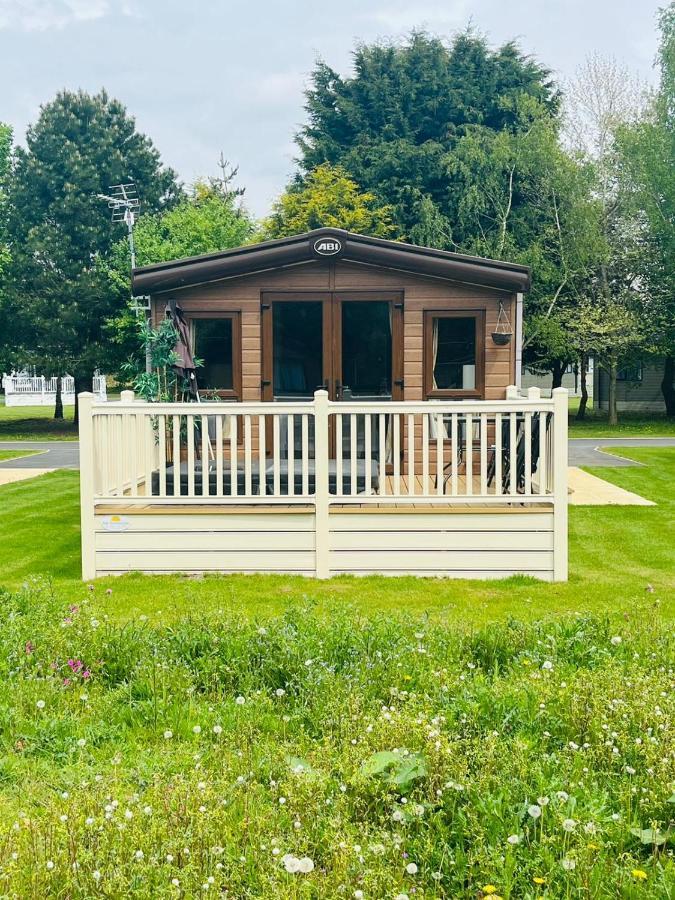 Brooksbank Lodge With Hot Tub Barmby on the Moor Exteriör bild